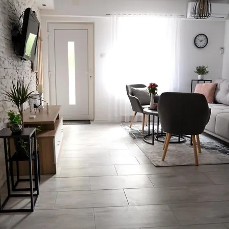 Angie Apartment